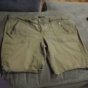 American eagle stretch bermuda green short