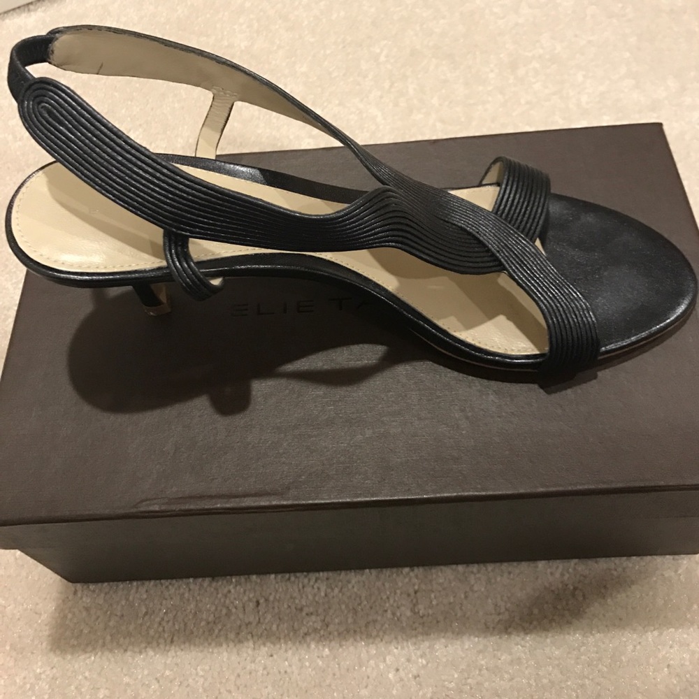 LIKE NEW ELIE TAHARI Black leather sandals