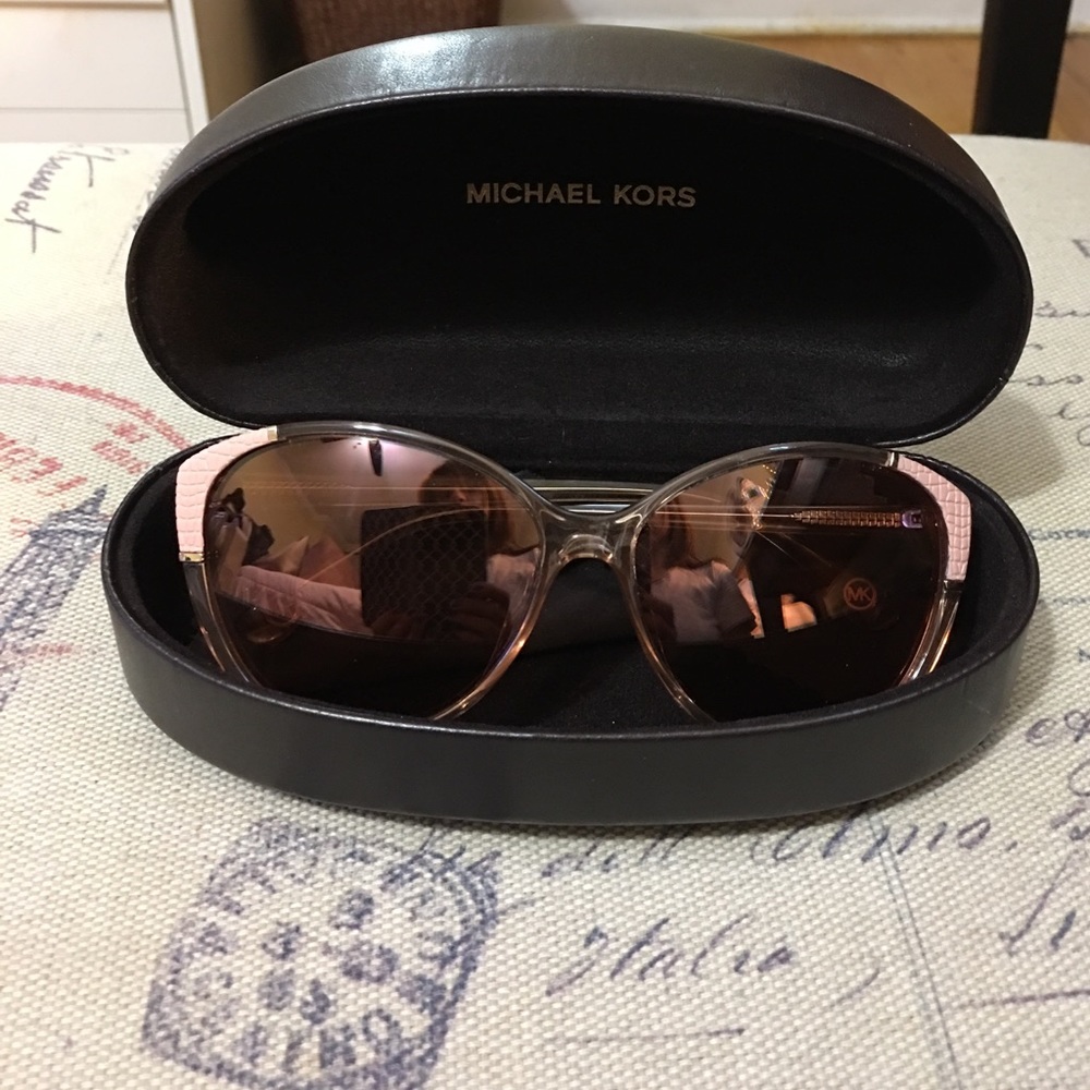 Michael Kors Paige ,transparent Pink.