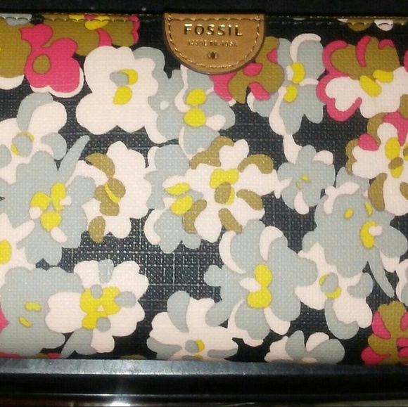 Floral Fossil Zip Around Wallet - Picture 2 of 5