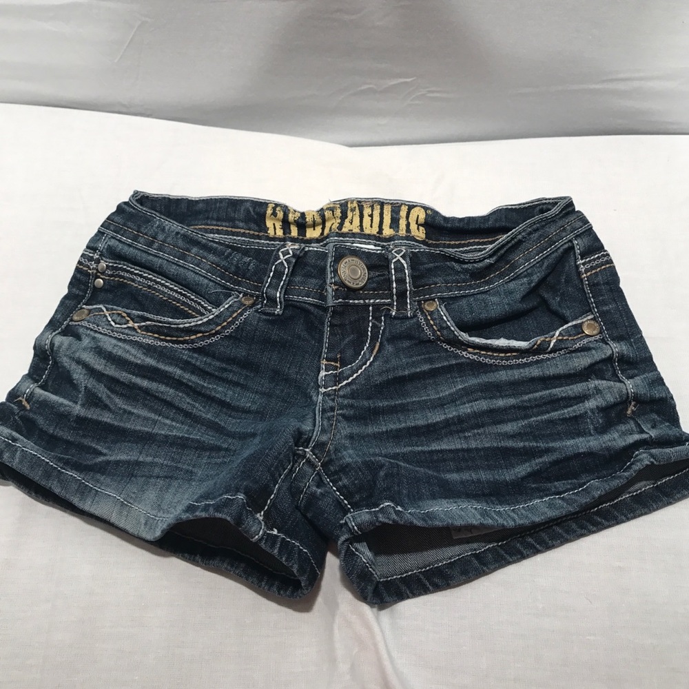Hydraulic jean shorts