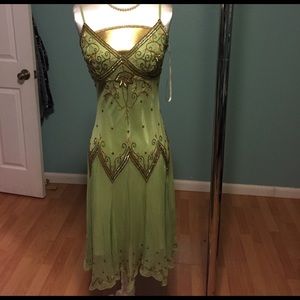 Selling ADRIANNA PAPELL BOUTIQUE