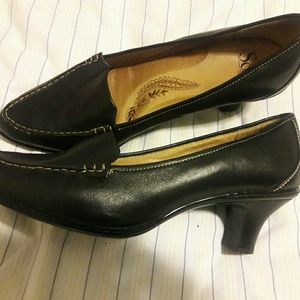 Black LEATHER Pump 11W Sofft