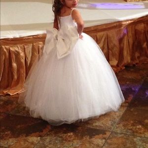 Flower girl dress size 6 and 7 worn once