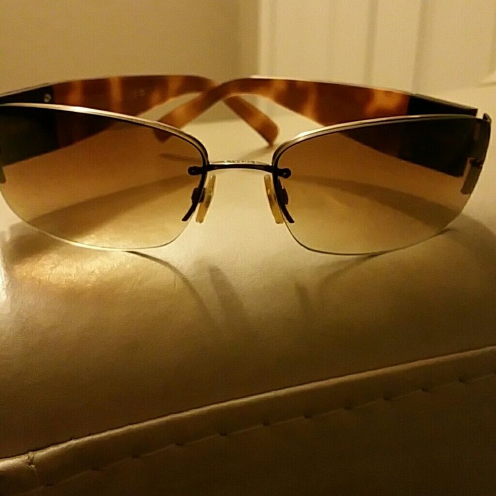 CHANEL  tortoise sunglasses