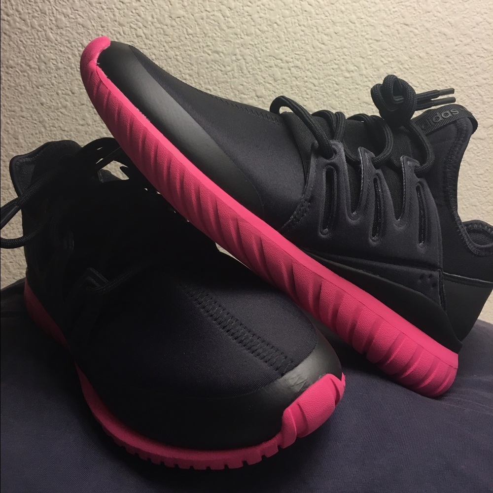Brand new tubular radial core black / eqt pink sz9