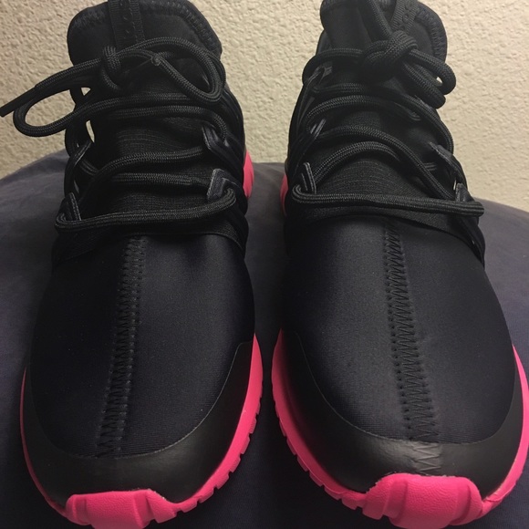 Brand new tubular radial core black / eqt pink sz9 - Picture 3 of 5