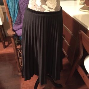 Black pleated skirt