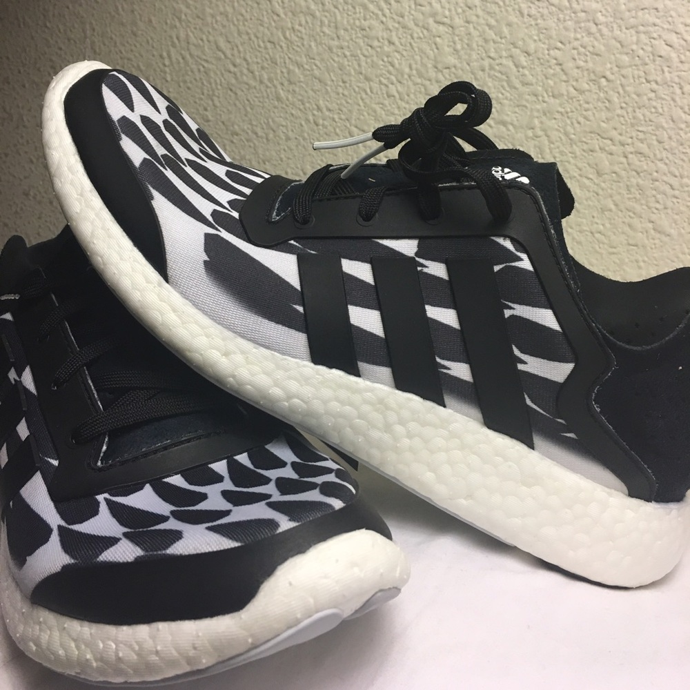 Adidas boost yeezy black and white sz 10.5
