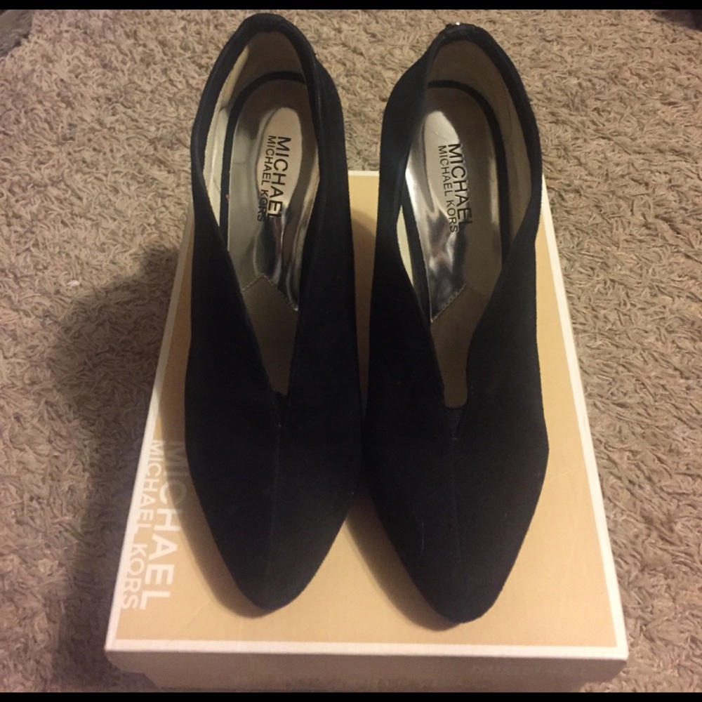 Preloved Michael Kors velvet booties. SUPER CUTE.