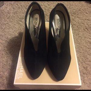 Preloved Michael Kors velvet booties. SUPER CUTE.