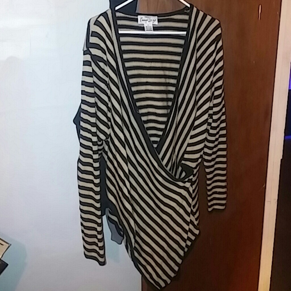 Casual Livong faux wrap sweater 3x. Sharkbite hem