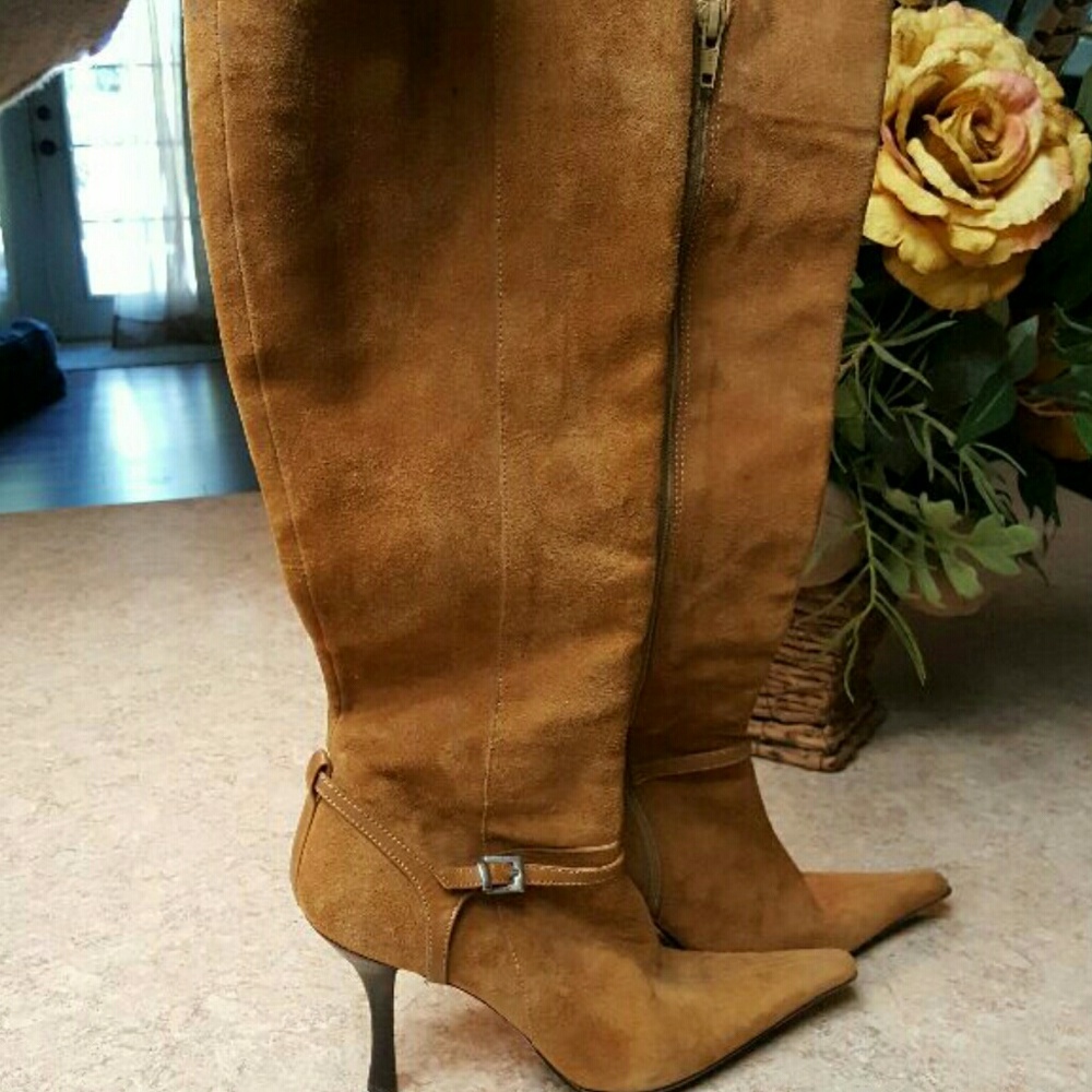 Suede Kenneth Cole boots