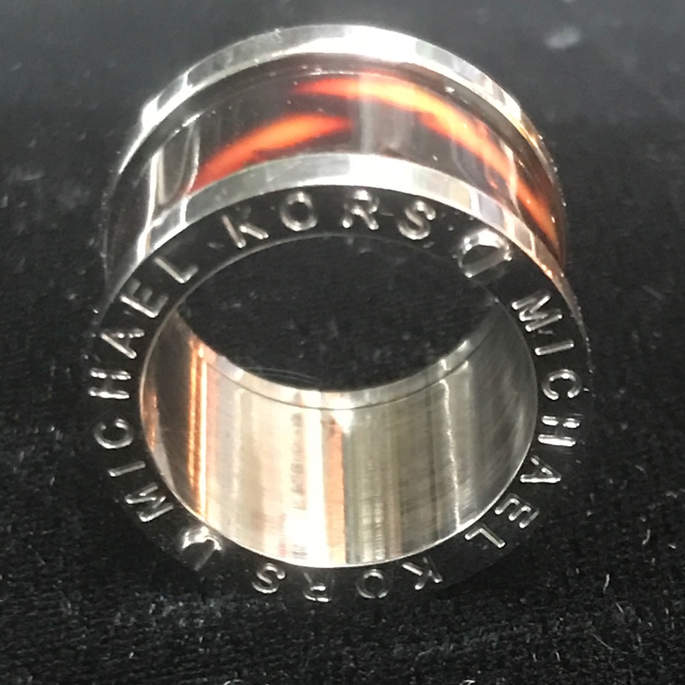 Fashion ring. Sz 4 1/2 silver.