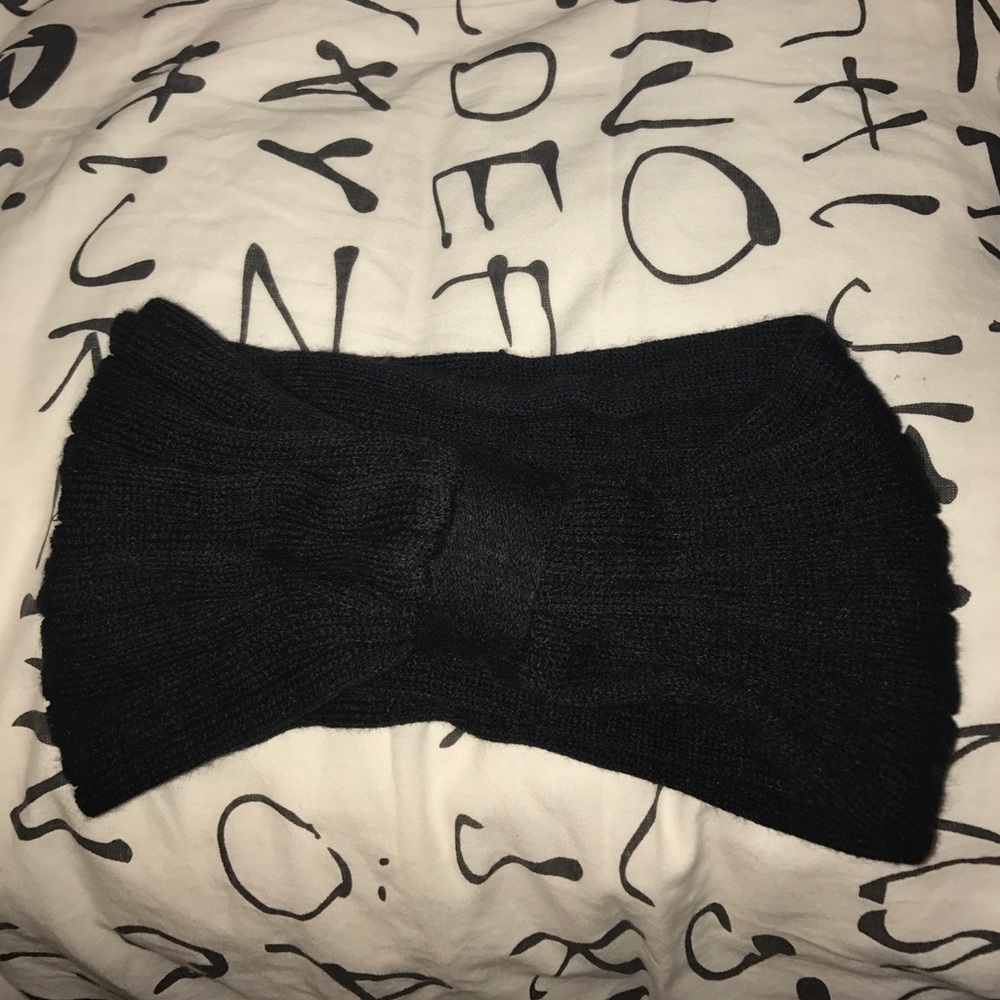 Black knitted head band