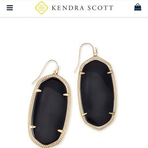 Black Danielle Kendra Scott earrings!
