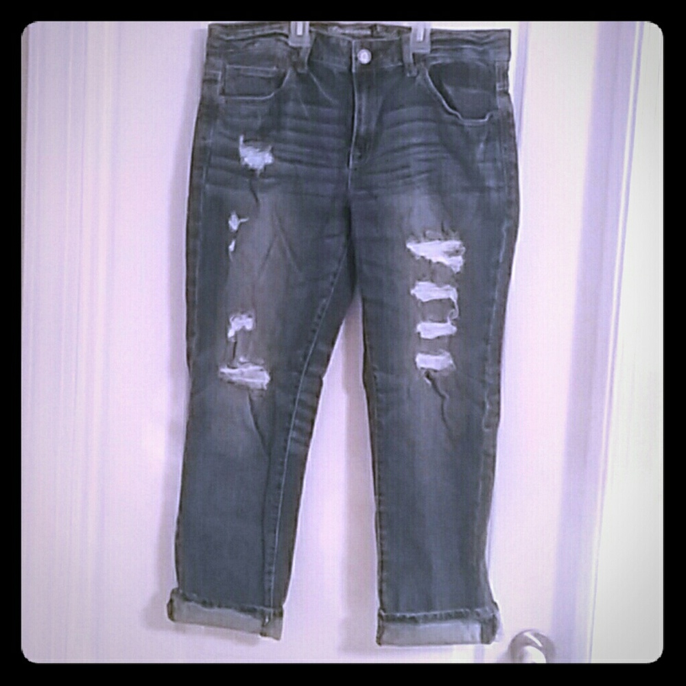 American Eagle distressed capries