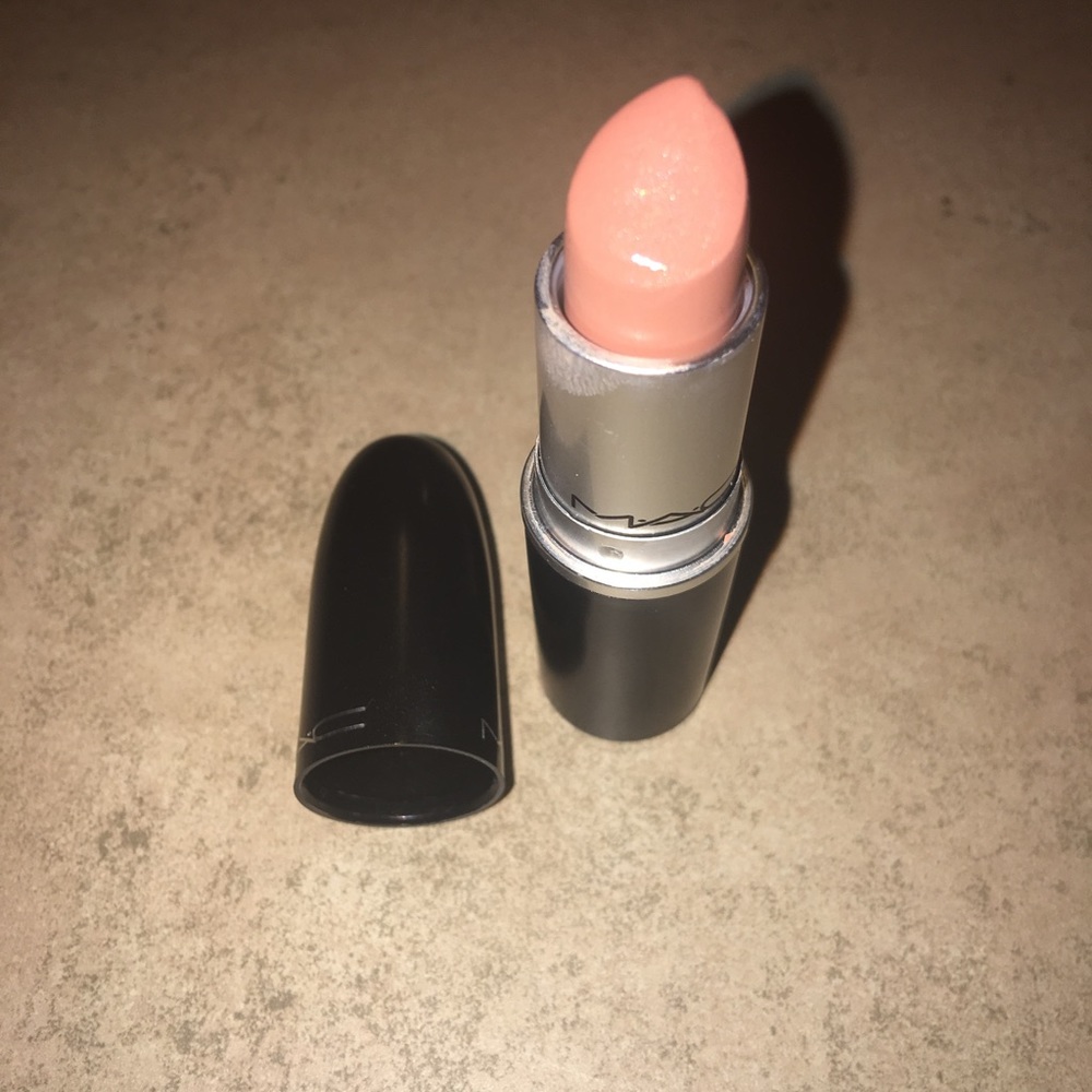 MAC "Creme D'Nude" Lipstick