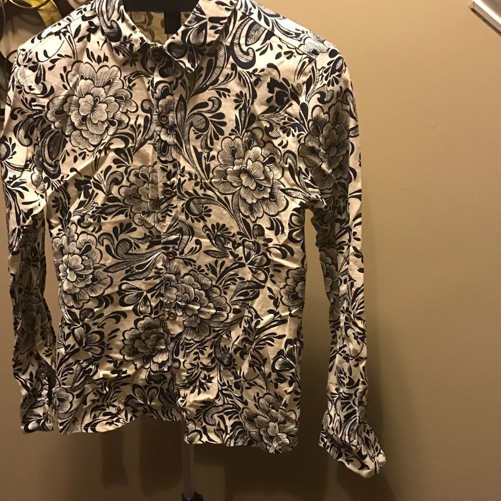 Floral button up 👔👌🏾 - Picture 3 of 4