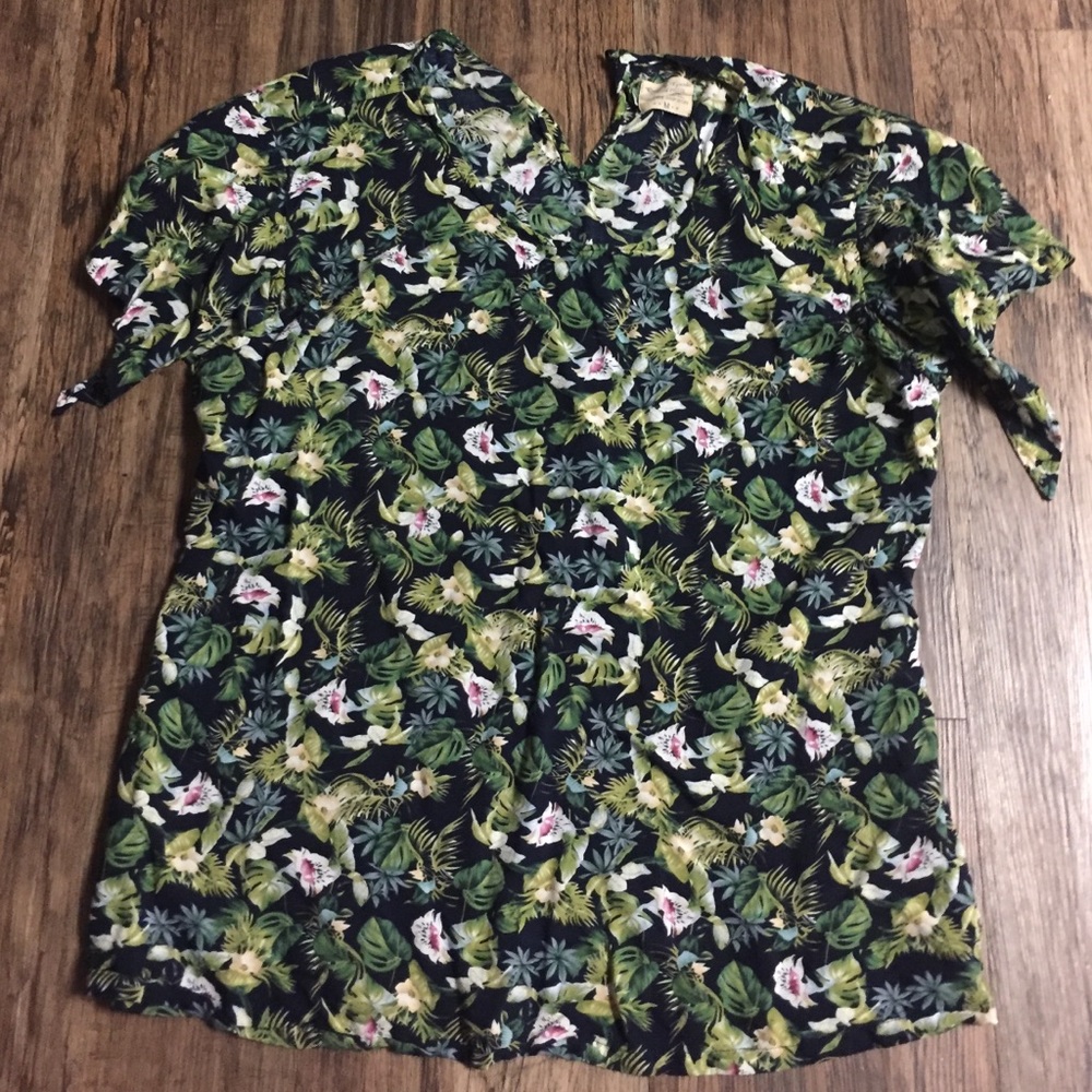Rose Pistol crop tee sz medium