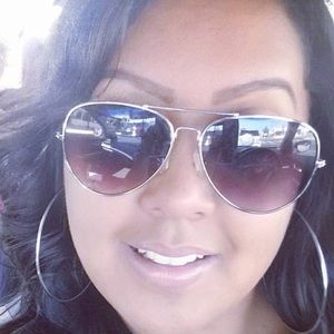 Meet your Posher, Renee