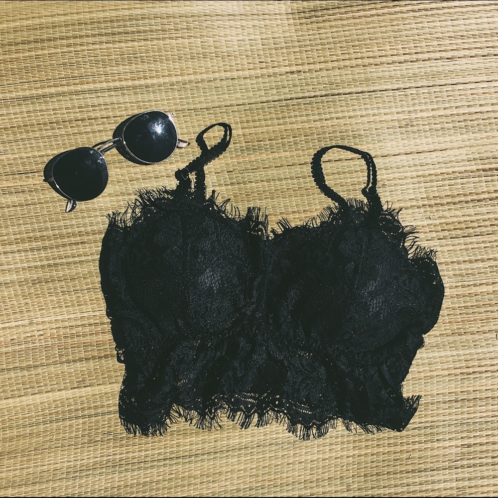 LACE CROP TOP