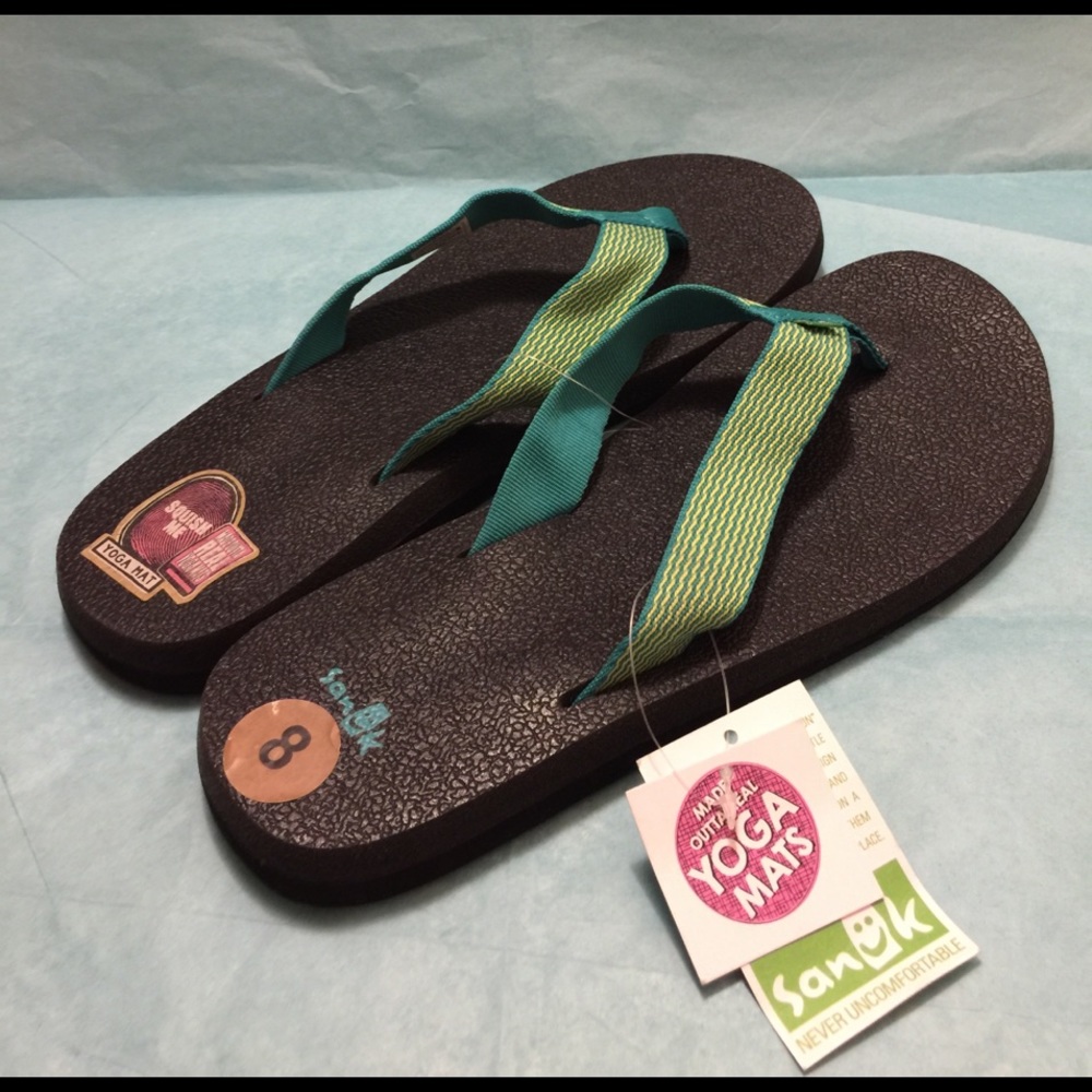 NWT Sanuk yoga mat flip flops size 8!