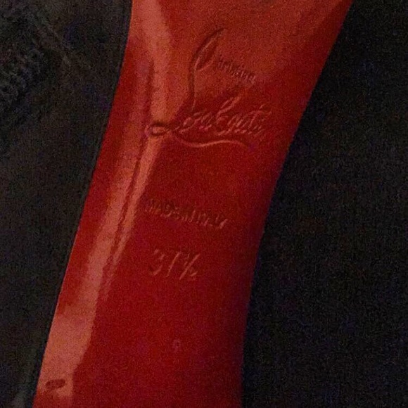 MEET YOUR POSHER - Picture 3 of 5