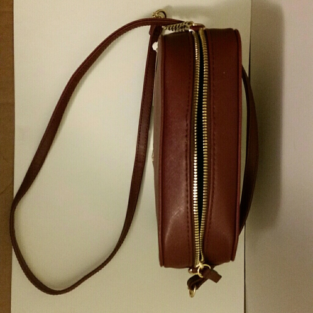 ❌❌SOLD❌❌ New york & company burgendy crossbody bag - Picture 4 of 7