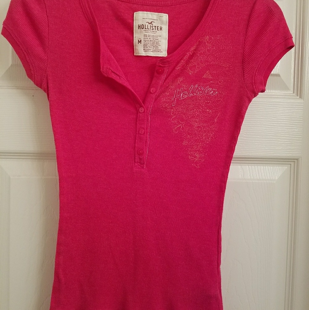 Hollister ribbed tee with design