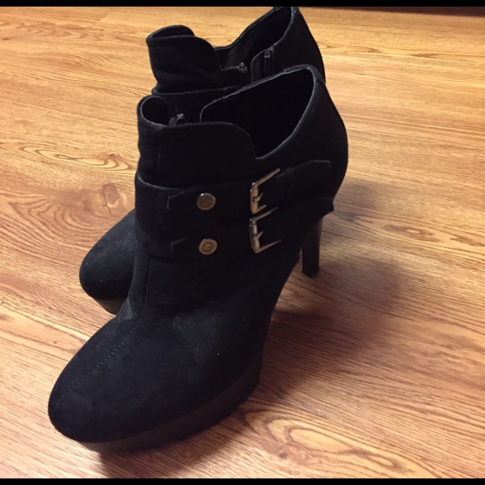 Black faux Guess booties