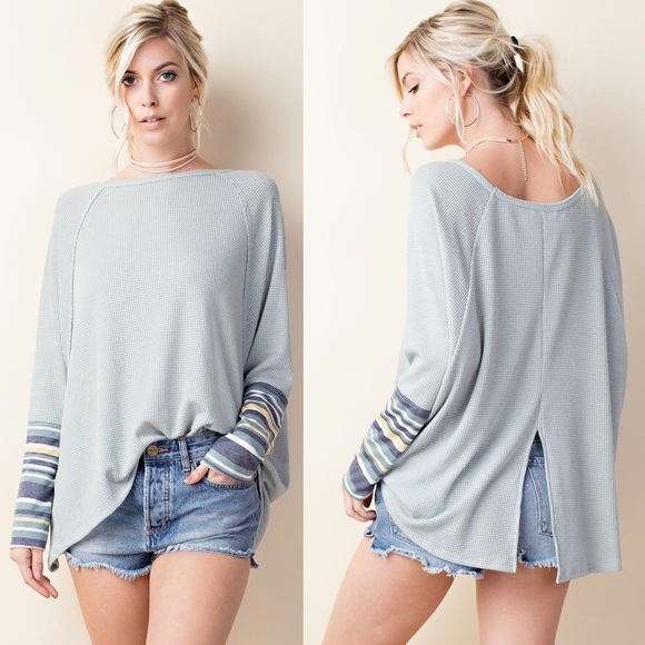 SOLD OUT❣️ Soft Thermal Split Back Top - Picture 2 of 6