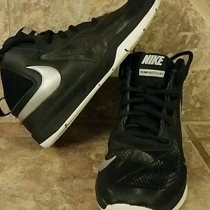 Youth 2Y Nike Team Hustle D7 shoes