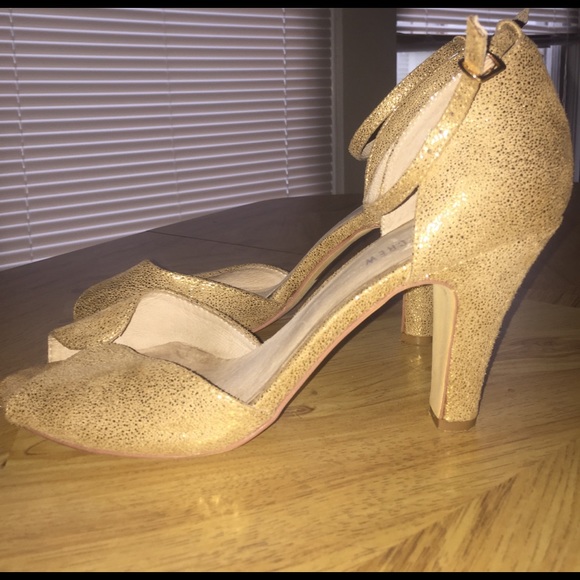 ModCloth Gold Retro Heels - Picture 3 of 3