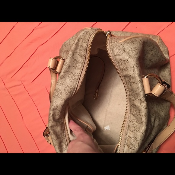 AUTHENTIC MK purse - Picture 6 of 7