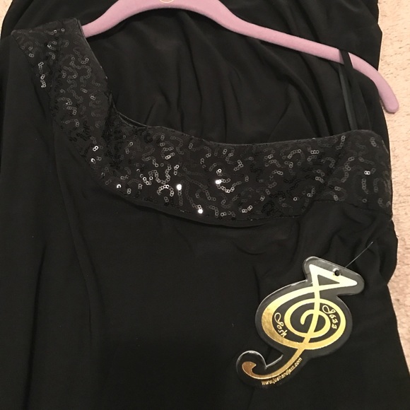 Short dress - Picture 2 of 3