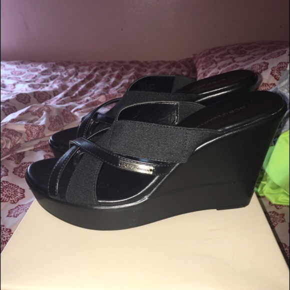 Sandals - Picture 2 of 3