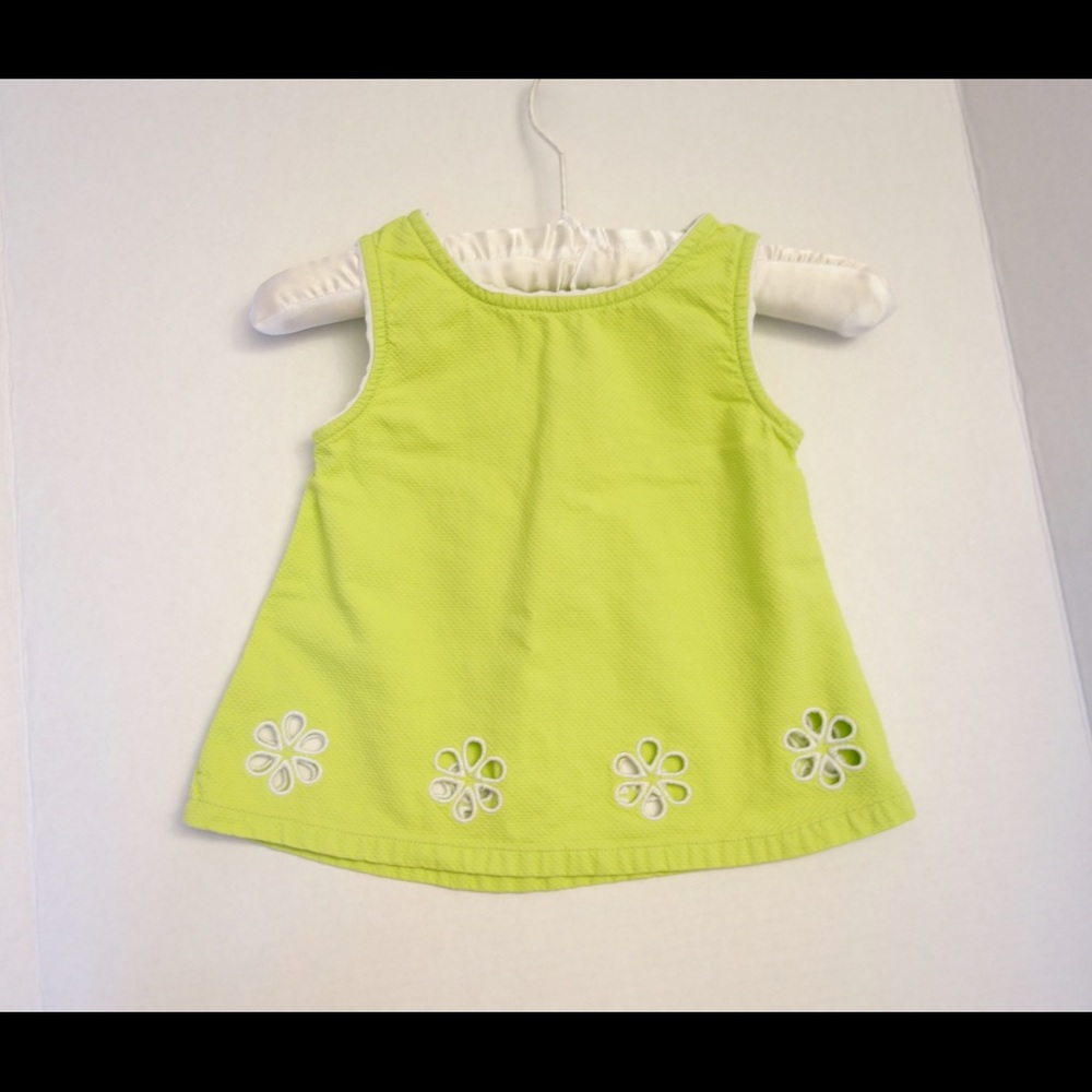 Gymboree sleeveless top with adorable details! 🌸