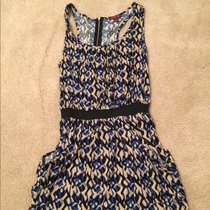 Dress with side pockets