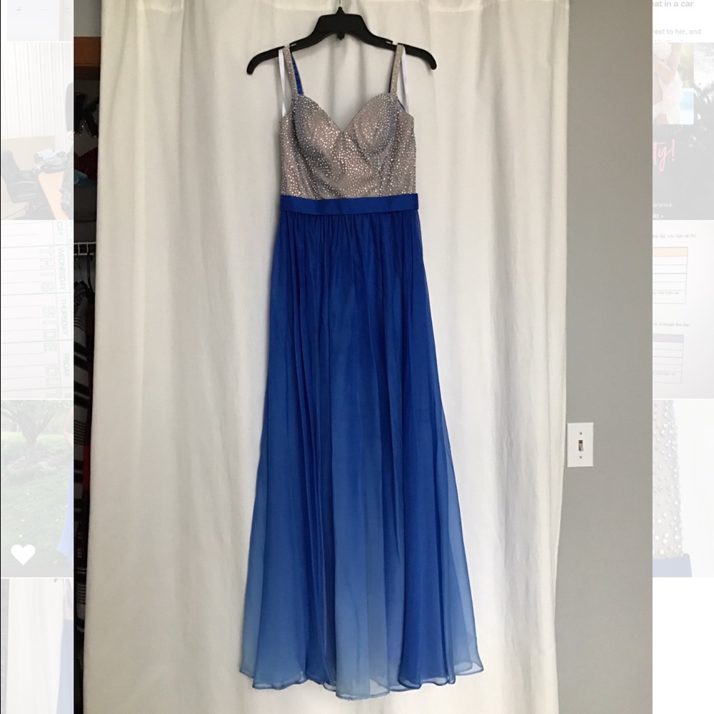Le Gala by Mon Cheri dress. Size 4