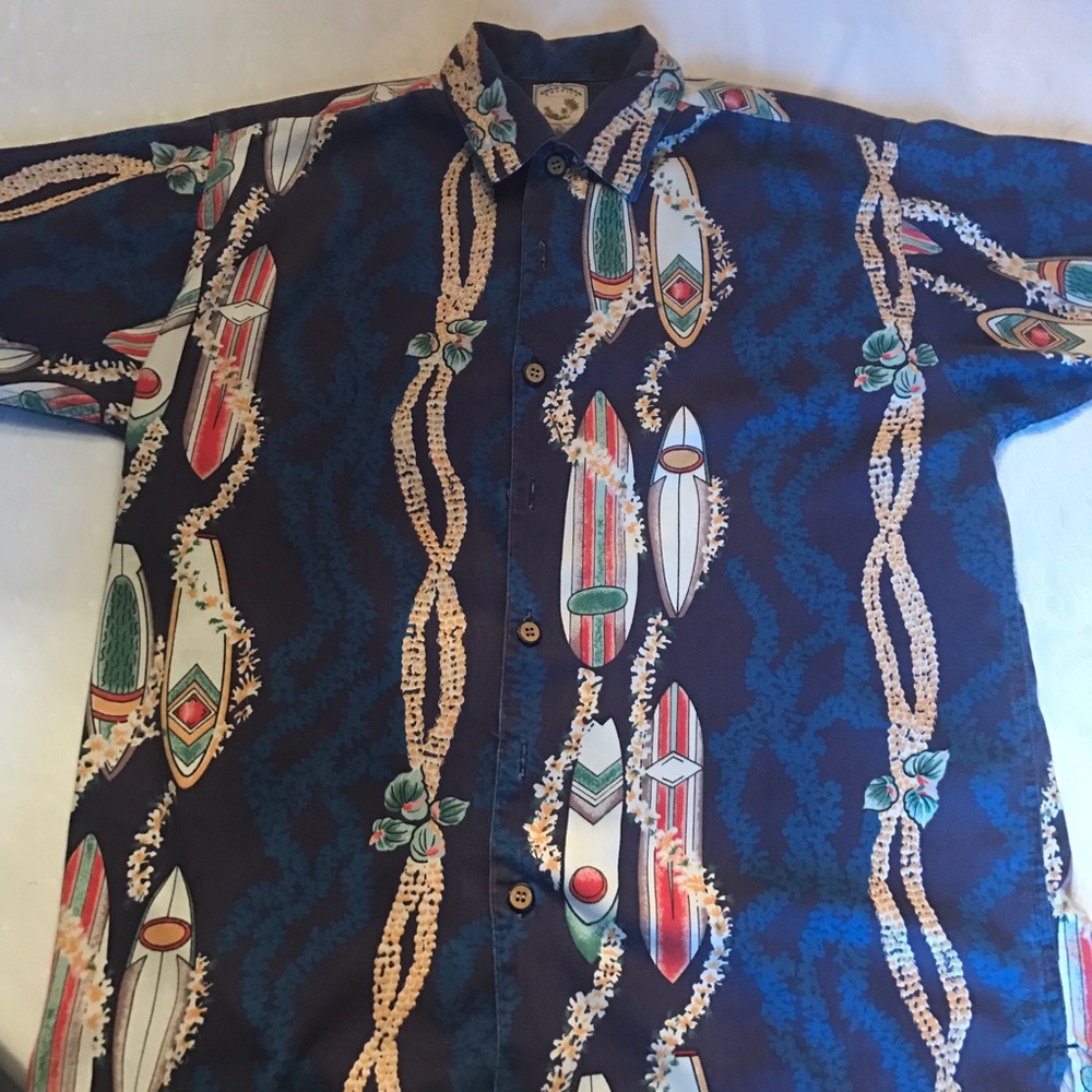 Men's Colo Wear Hawaiian button down shirt.