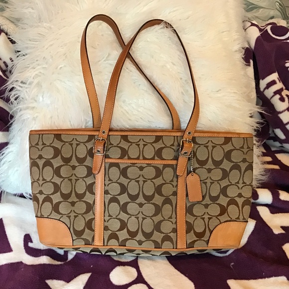 Coach Handbags - 👉OPEN 2 OFFERS👈 Authentic Coach bag