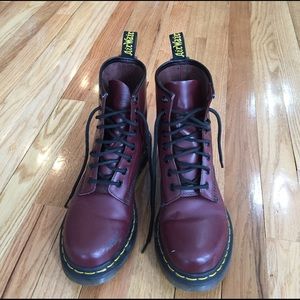 Doc Martens burgundy leather size USA 7