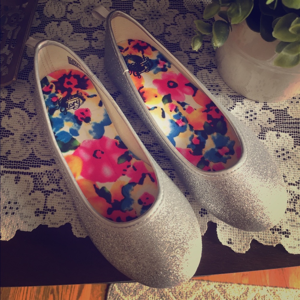 NWOT little girl's dress shoes - sparkly silver!