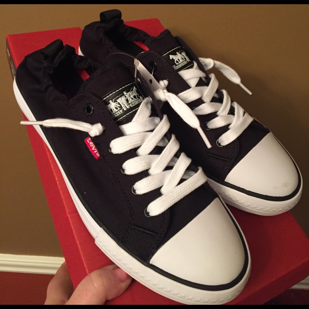 Levi's sneakers NWT