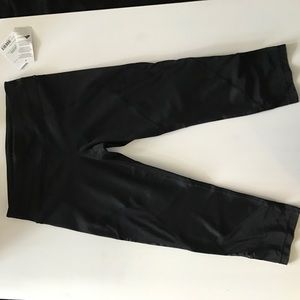 NWT |Athleta Mesh Sonar Capri in Medium Black