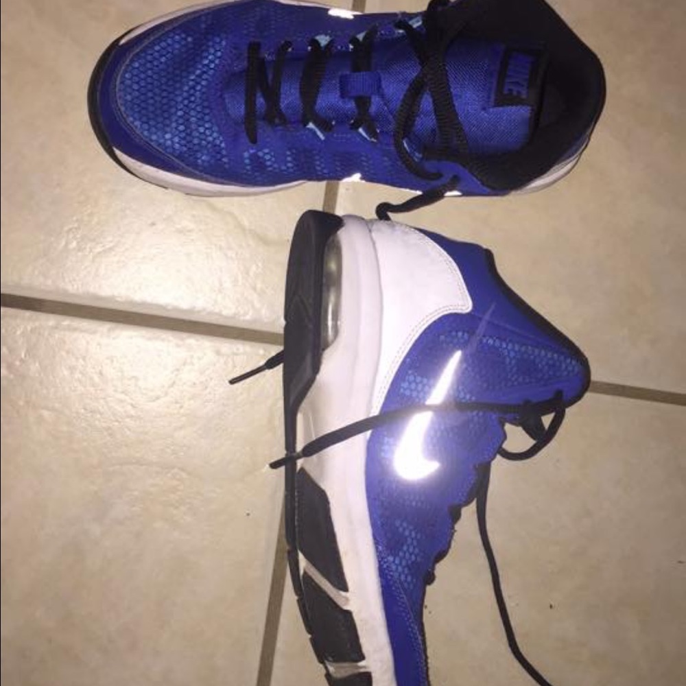 Basketball shoes