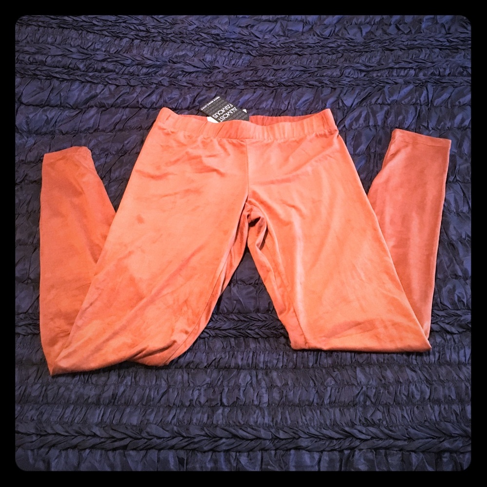 NWOT! Faux suede leggings. Size M