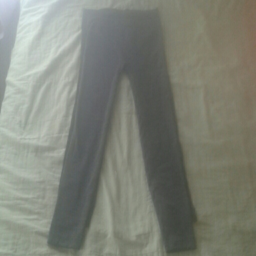 2 pairs of leggings