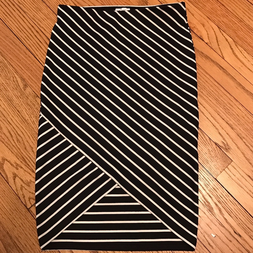 🎉Zara Striped Skirt 🎉
